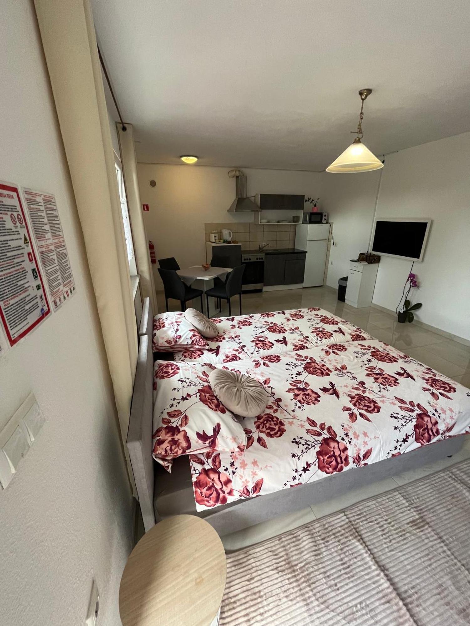 Apartma Azurre Postojna Exteriör bild